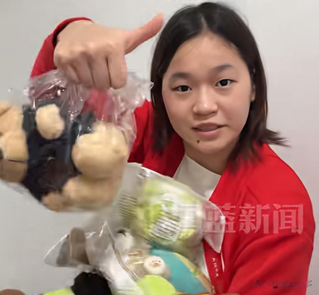 跳水“陈芋汐”夺冠，记者追着采访“全红婵”……刚刚，陈芋汐拿下10米台冠军