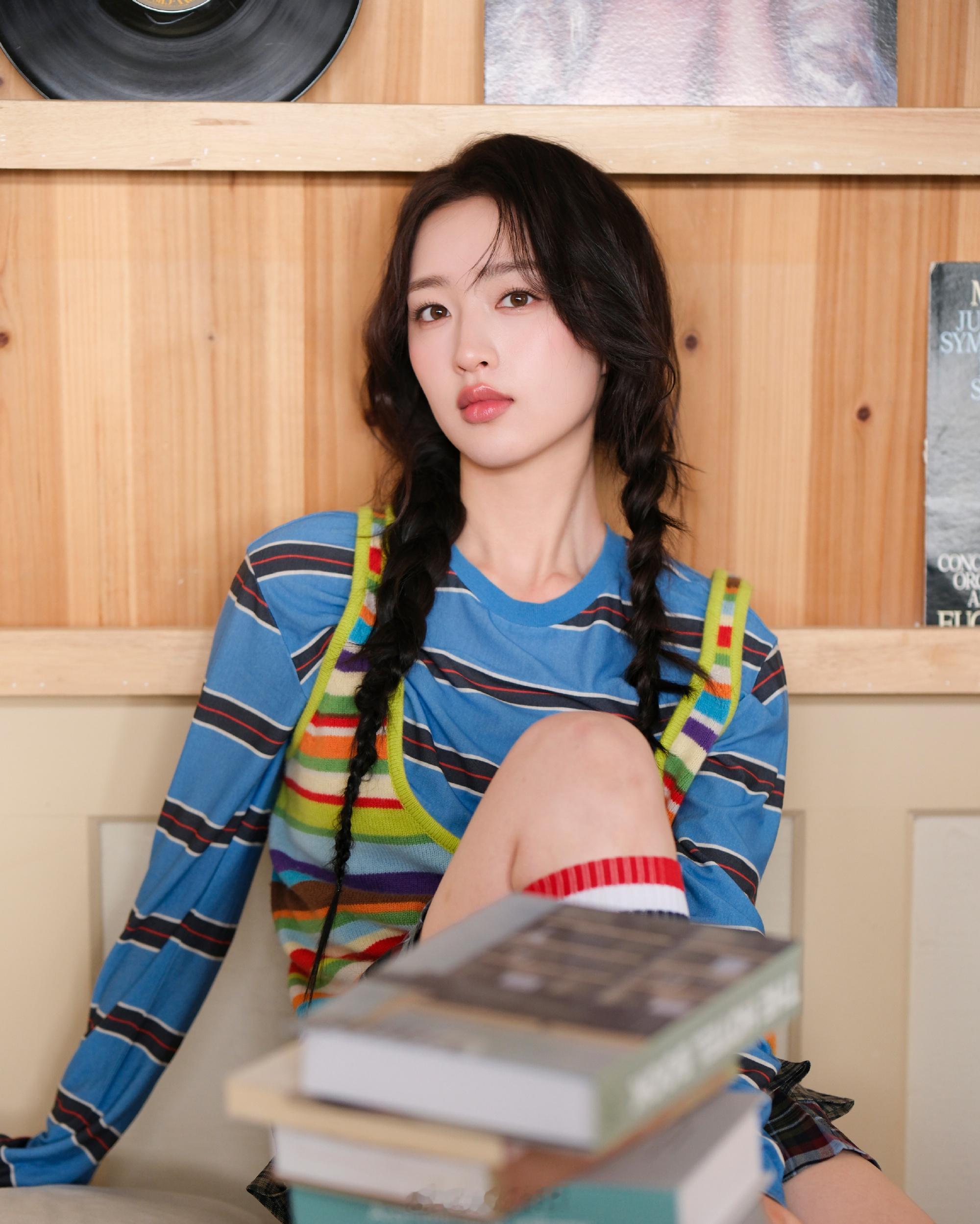 邓恩熙居然才21岁邓恩熙21岁庆生照21岁的邓恩熙，甜妹外表下藏着演员的坚定。祝