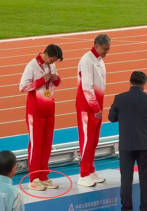 刘景扬拿冠军打了谁的脸？大家都知道刘景扬没有代言，也没什么粉丝，但是吴艳