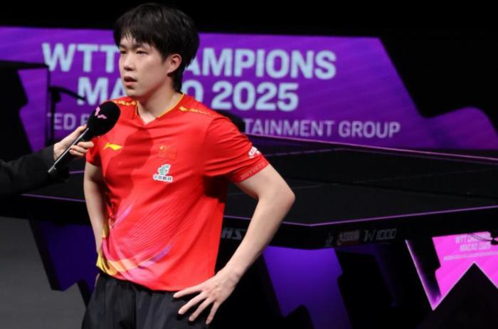 3-1逆转！王楚钦晋级八强，10-1选择让球：耍帅失误，逗笑了观众WTT澳门冠