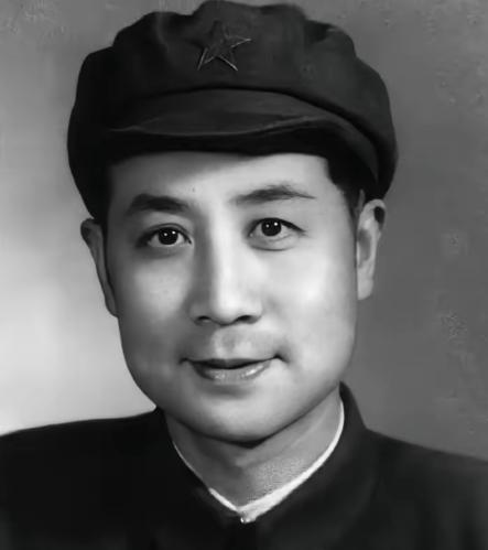 1946年，戴笠收到告密，军统局混有地下党。戴笠震怒，当看到被举报人的名字后，忍