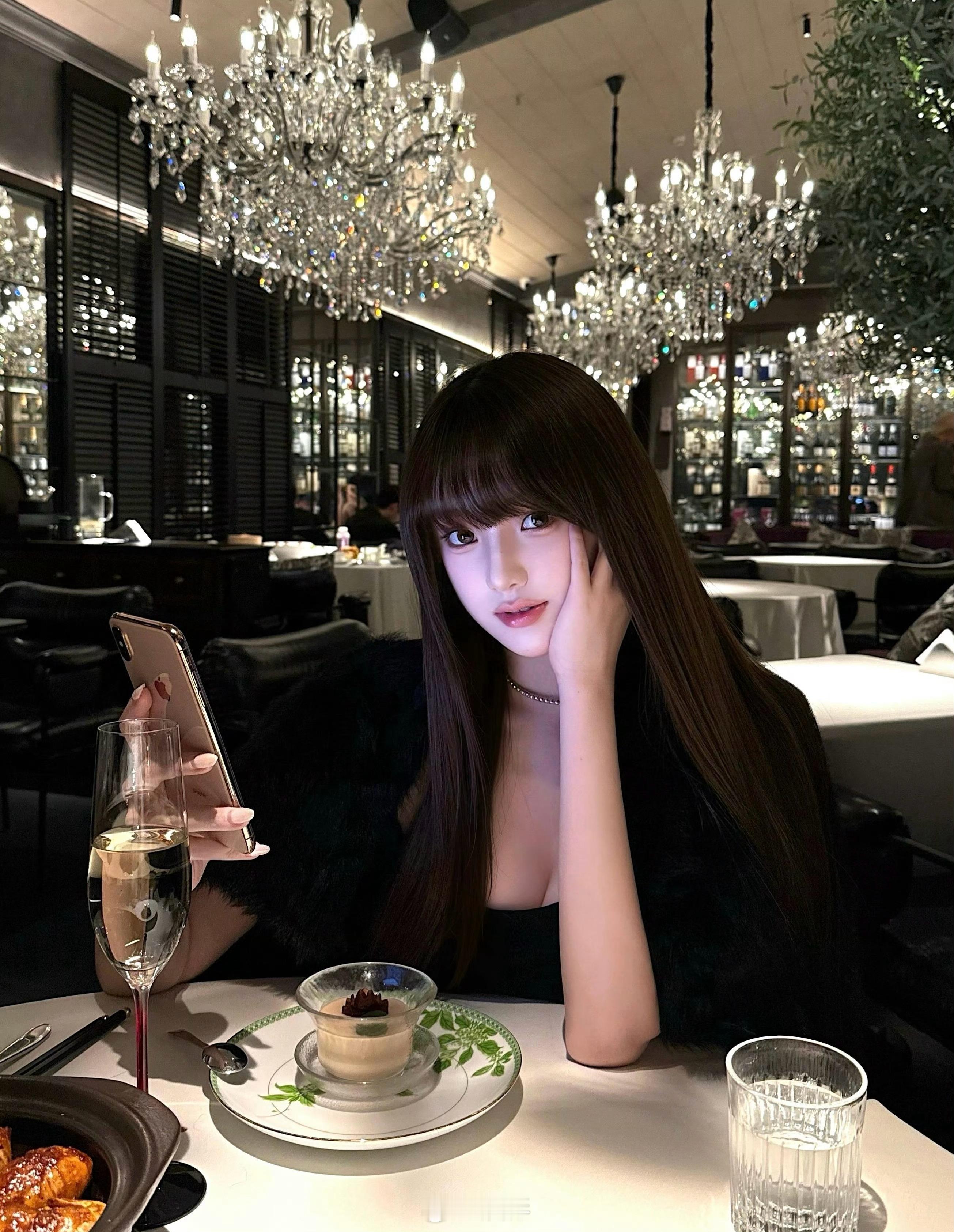 刷到一个好看的小姐姐还在用iPhoneXs！