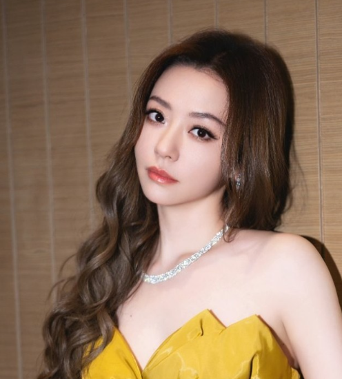 歌手张靓颖冲上了热搜这次她是一点都不掩饰了，称自己做了医美，而且是在演唱会大庭