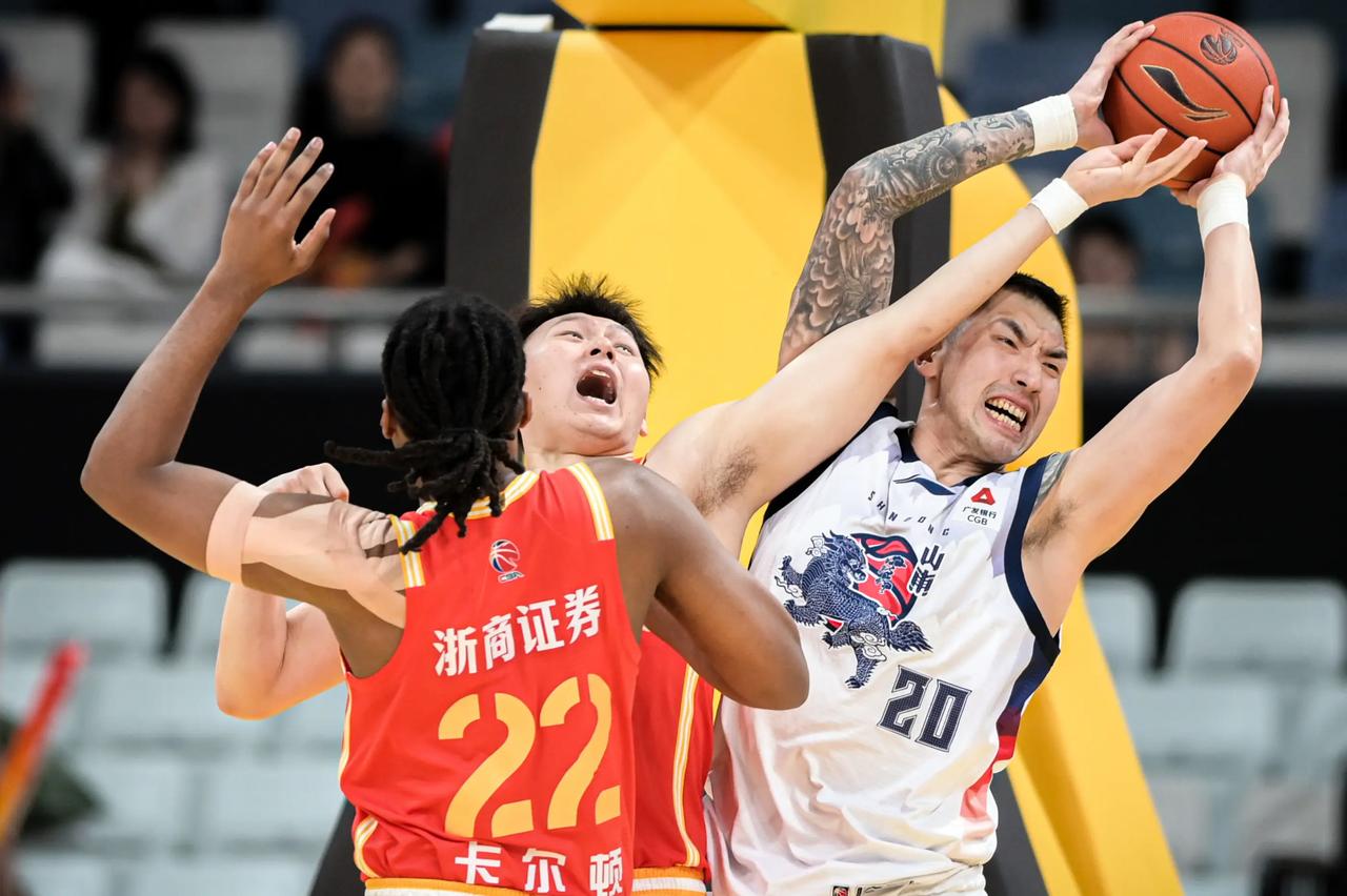 山东队在新赛季真的能够强势打进全联盟的前六。就在今年夏天，这支球队就进行了一系列
