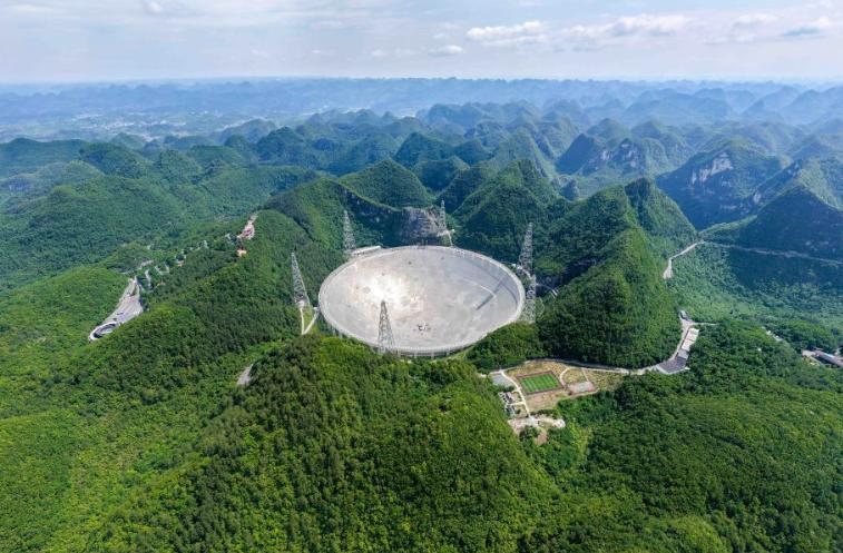 一口“大锅”看见宇宙三体！中国天眼十年发现脉冲星超1300颗，超过全球总和，“宇