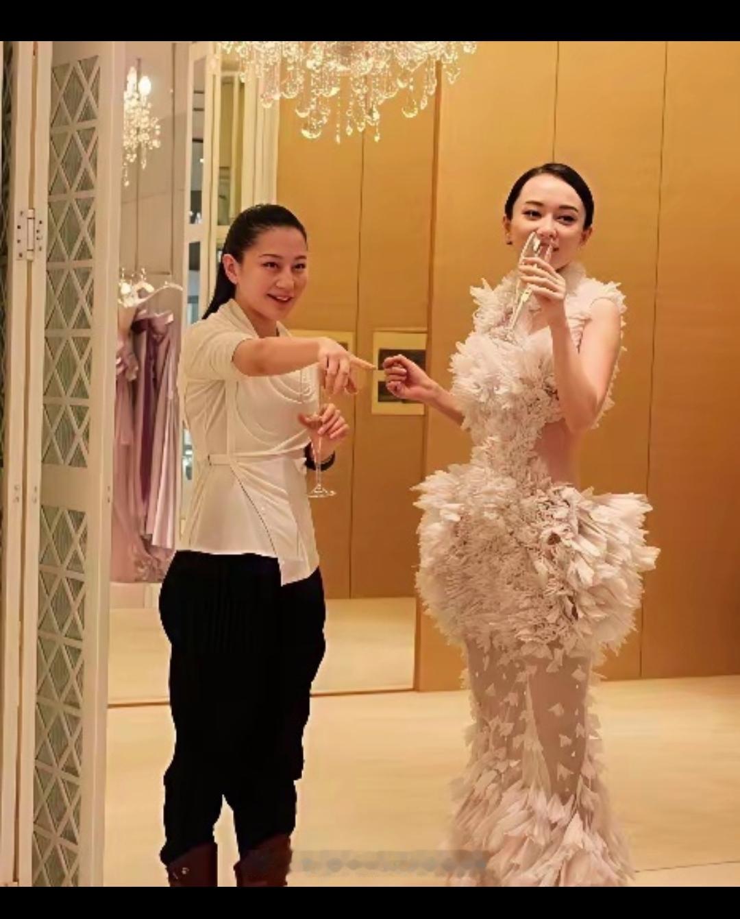 以前身材那么极致的人也逃不过孕期发胖，产后发胖！尤其是孕期，霍思燕胖的都不像她
