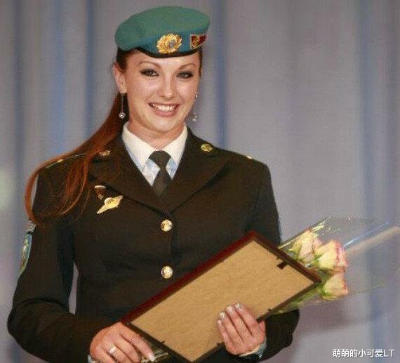 陆军埃琳娜·科尔恰克一个来自军事医学院的女孩军队察哈尔·尤利娅