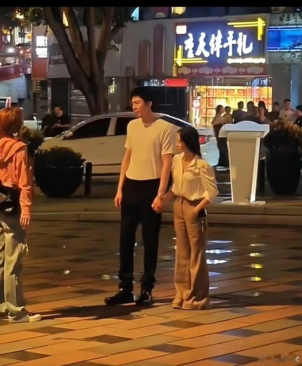 突然对刘宇宁的身高有了认知，这个对比真的绝了