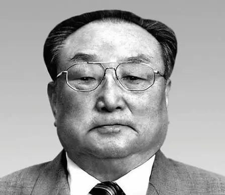 1974年，朝鲜最高权力核心突然爆出一件大事：金日成亲弟弟、接班人热门人选金英柱
