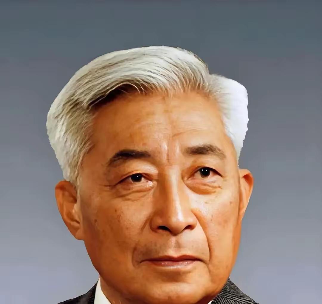 八十年代，北大食堂的菜简直没法下嘴，有学生气不过，一个电话直接打到了校长家里。