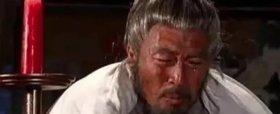 洪武年间，朱元璋请徐达喝酒，席间他不停劝酒，徐达大醉不省人事后，朱元璋令太监用被