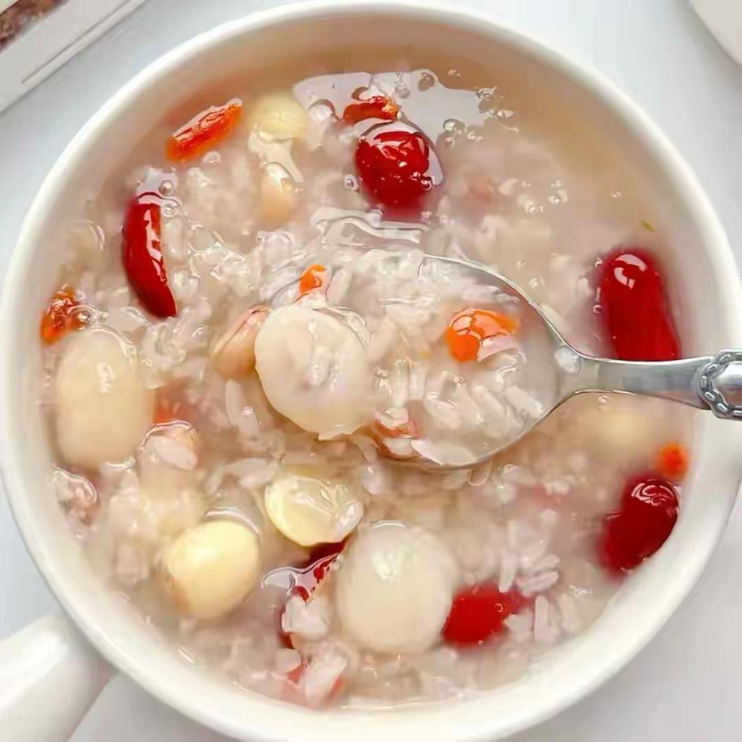 早餐要吃好还是早餐要吃饱关于早餐，我听过最实在的一句话是：“早餐吃得像皇帝，