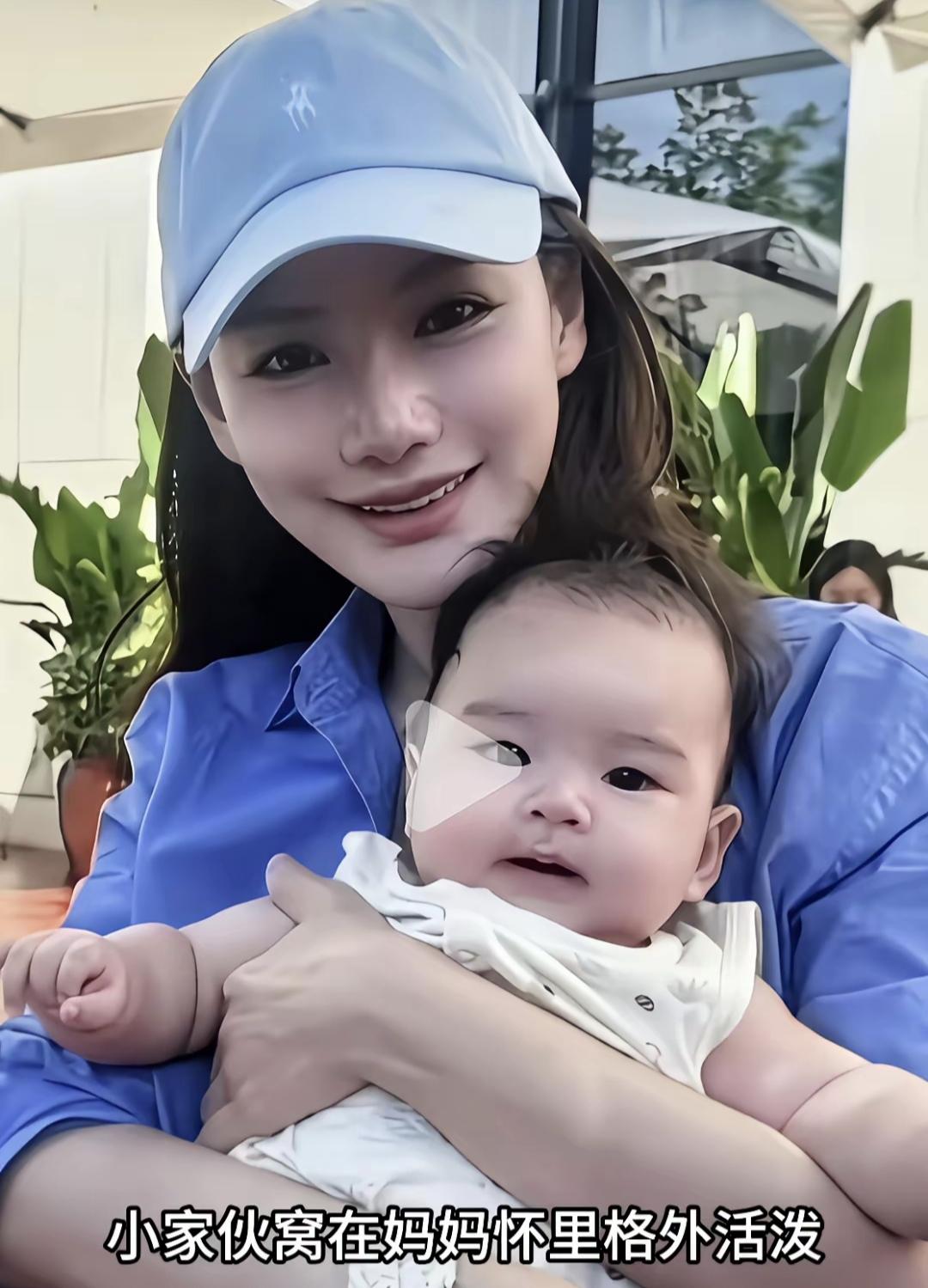 有网友把这两张照片放在一起对比，不知道要对比什么？对比五官的相似度吗？人家S妈