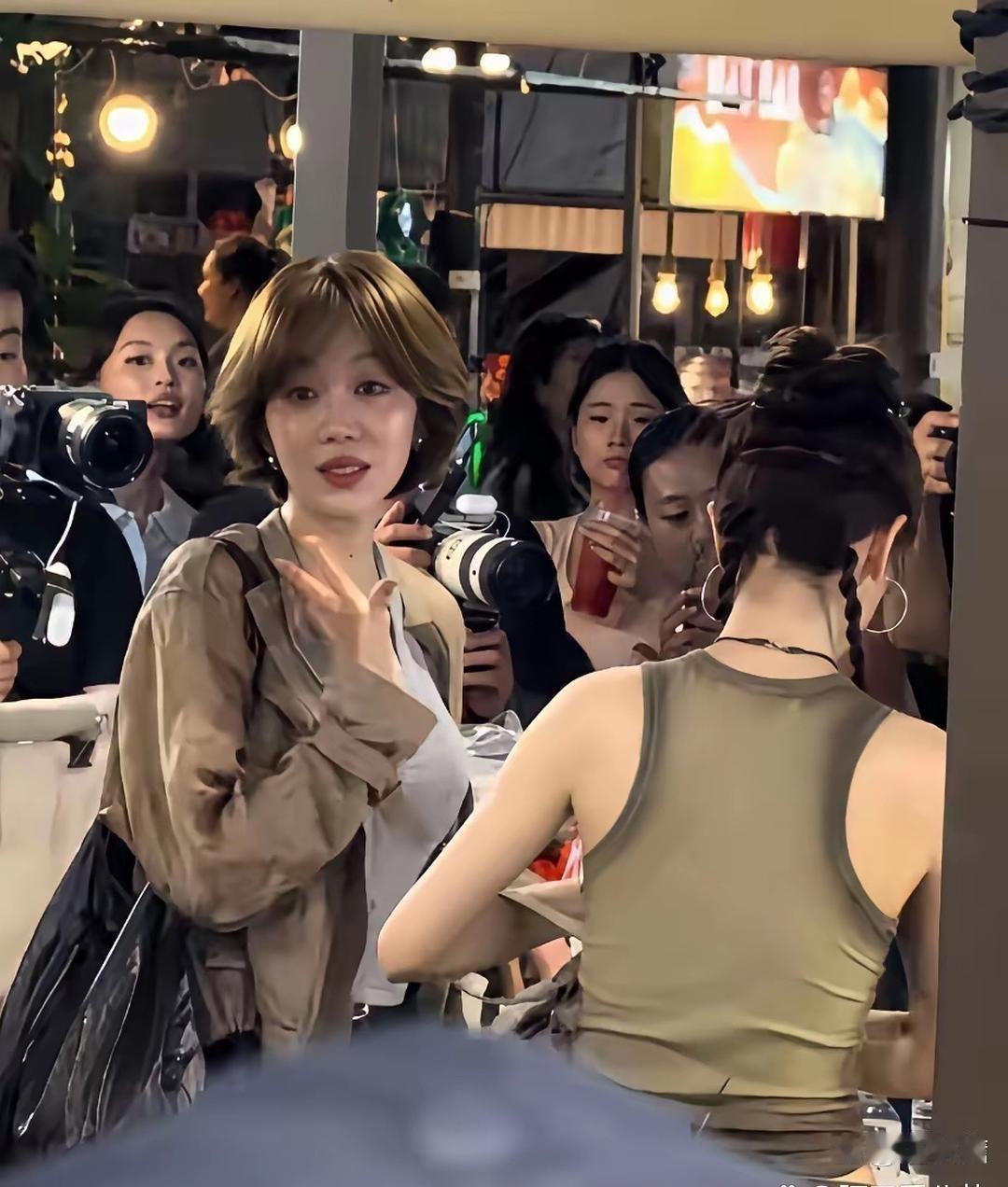 姜妍这个发色和发⁠型也⁠⁠‎太好看‎⁠了吧‎﻿！短发真的太适合她了，‎显得特别⁠