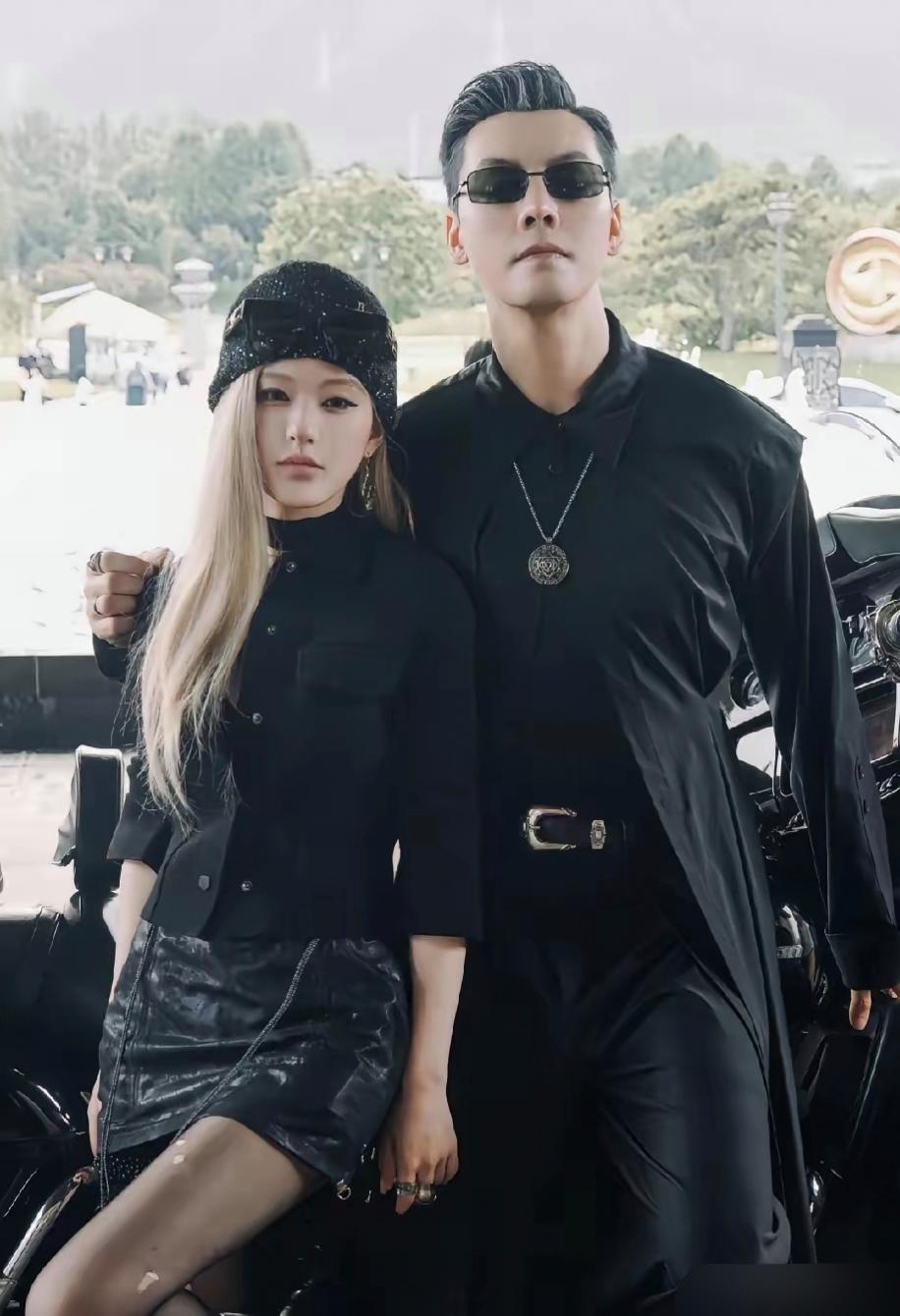 好的演员就是互相成就演员，陈伟霆说，赵露思在剧组是一个很大方的演员，但在许我耀眼