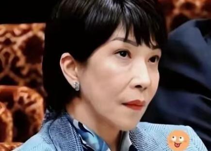 日本这回是真的坐不住了，高市早苗在记者会上表示：“日本非常需要稀土。”说得直白，