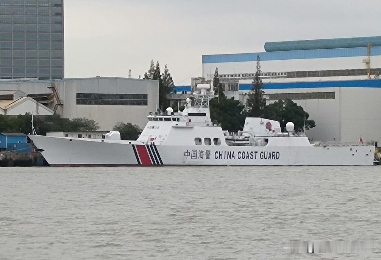 这个好，新的一艘海警船造好快服役了！[赞][赞][赞]仔细看了下，这艘新船感觉