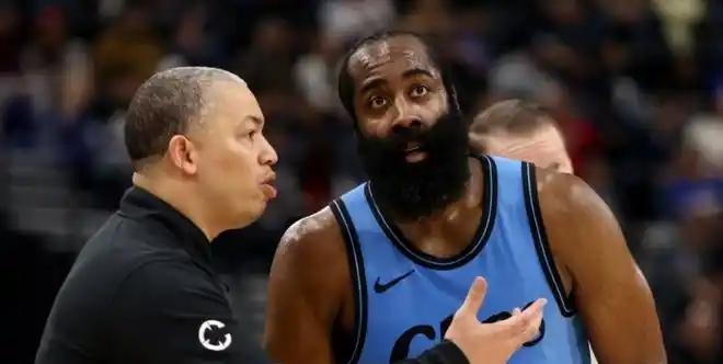 哈登想回家，火箭真敢接。阿门防得住，申京挡得开，史密斯三分等喂球。3900万