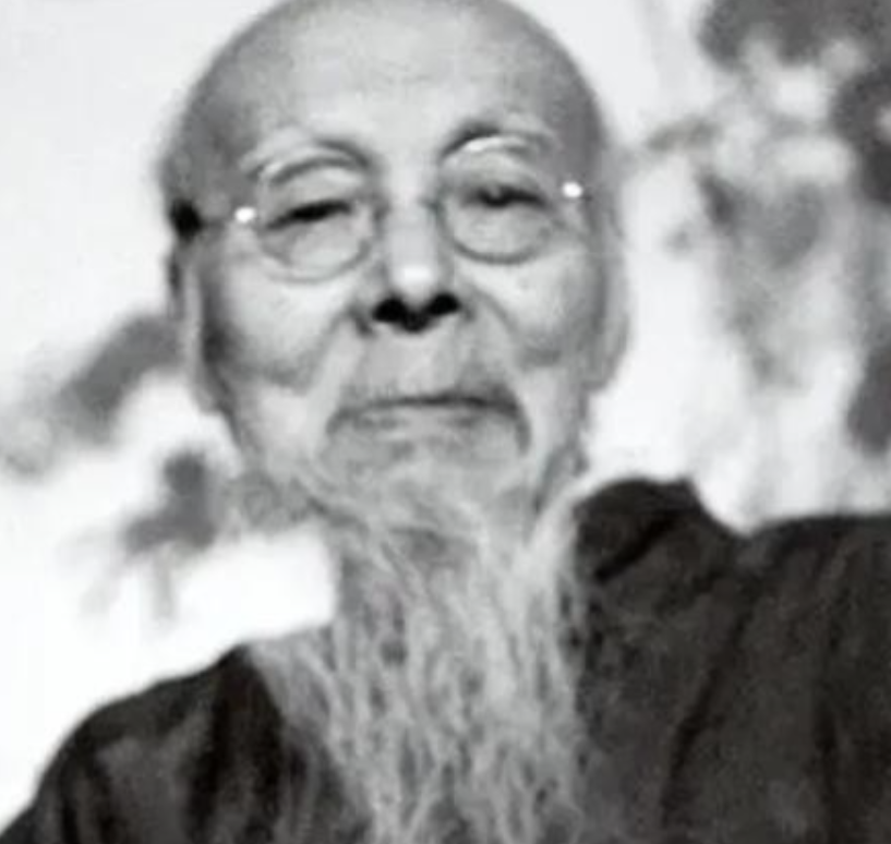 1953年，一男子花了2元向齐白石求画，齐白石画了两片咸鸭蛋，他厚着脸皮请齐白石
