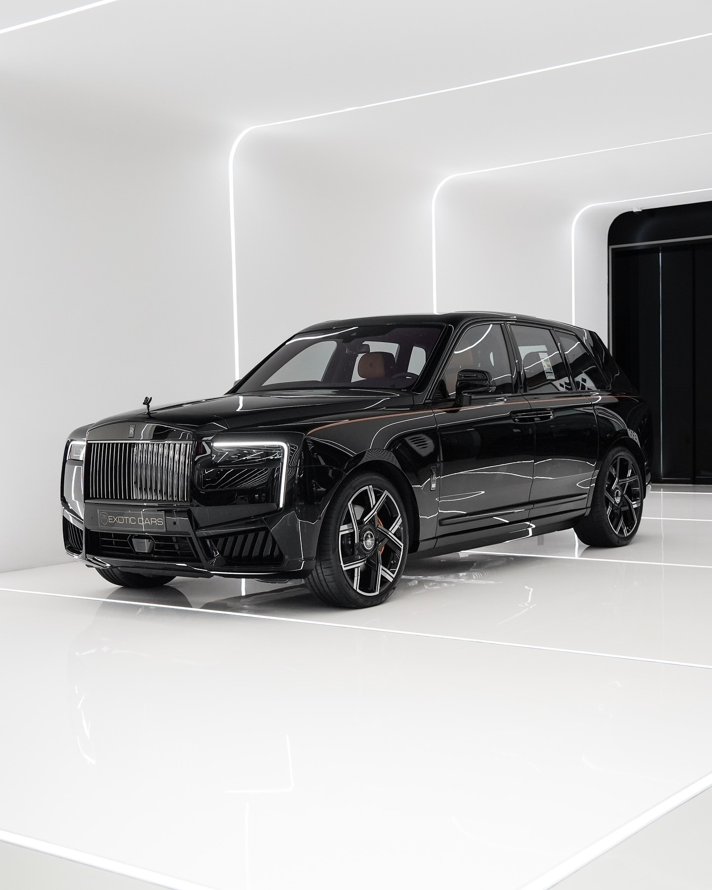 2025勞斯萊斯庫里南（Cullinan）配备6.75L双涡轮增压V12