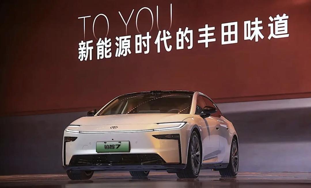 伤害力不大，侮辱性极强！2026年的中国车市，新能源造车技术一路狂飙，中国品