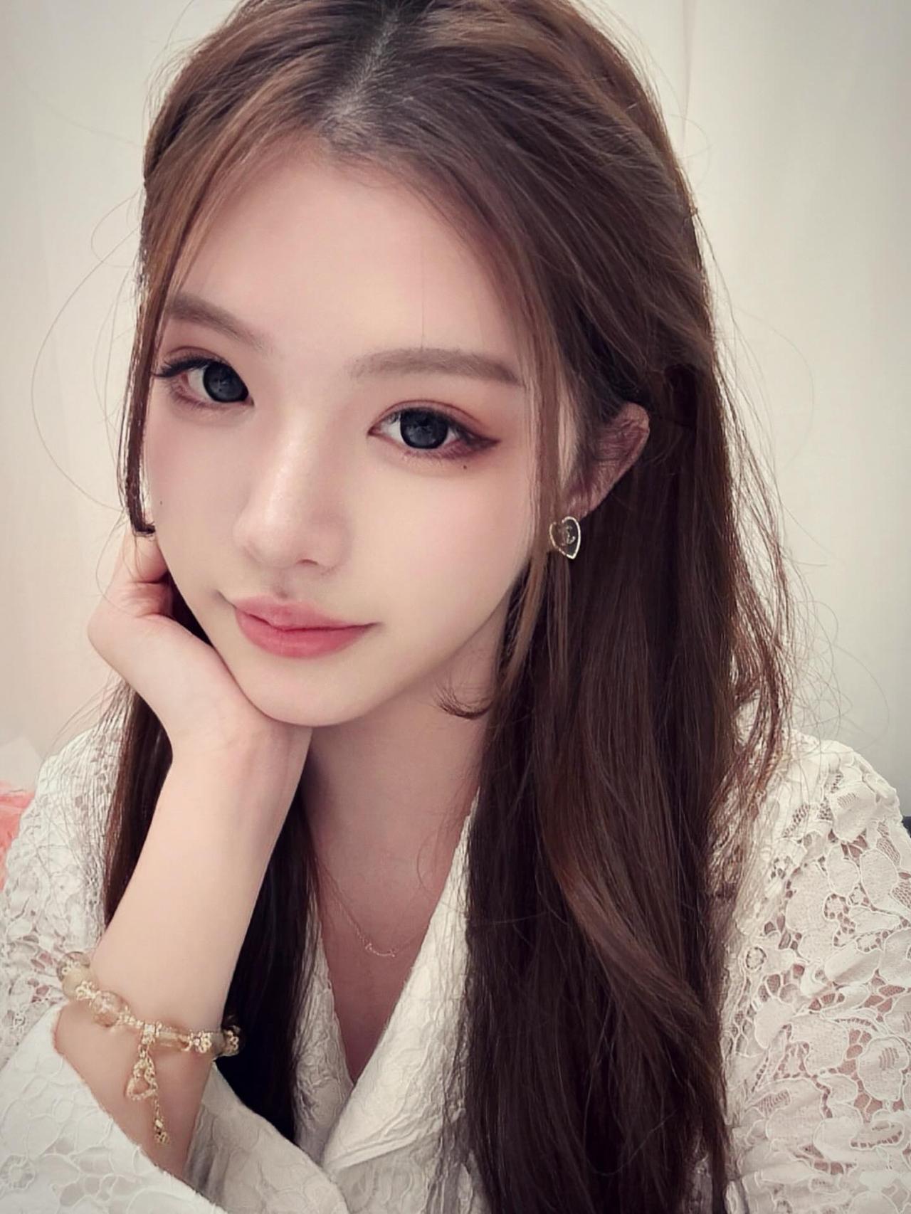 温柔甜美的少女，浅笑安然，如梦似幻。甜美小仙女的穿搭情感共鸣触动心坎的那些话