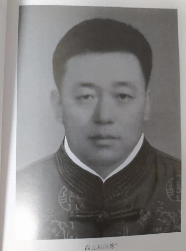 1939年，冀东抗联总司令高志远去开会，萧克对他说：“配枪不错。”他刚把手枪交