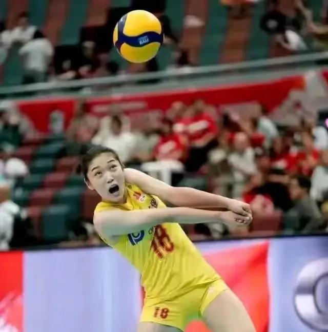中国女排原形毕露，她是唯一的亮点!中国女排在波兰女排身上拿到一局，也难掩队伍全
