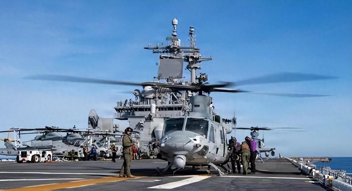 卫星图像显示，美军航母编队并未如往常般守在霍尔木兹海峡门口，而是整编后撤，消失在