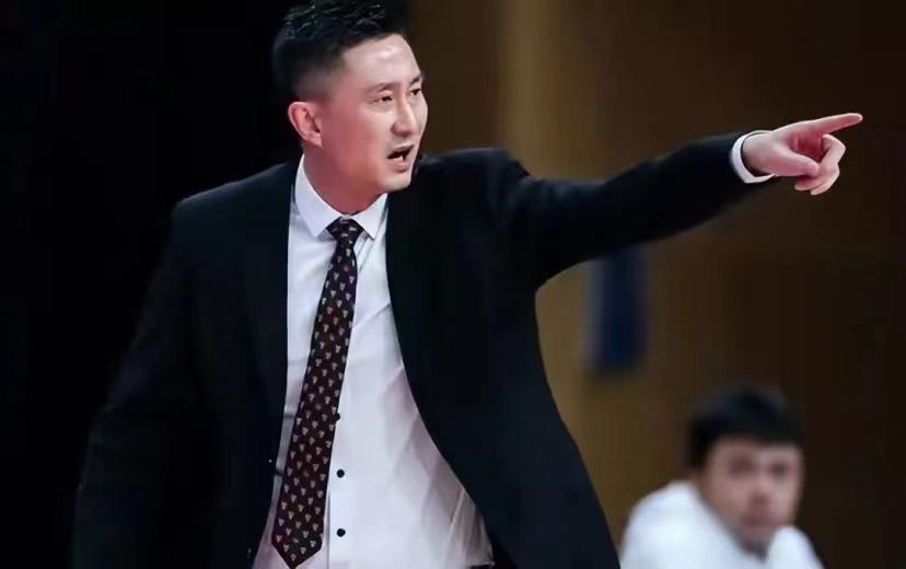 杜锋与广东男篮“分手”，媒体舆论给出6大“原因”：1、杜锋执教广东男篮13年，