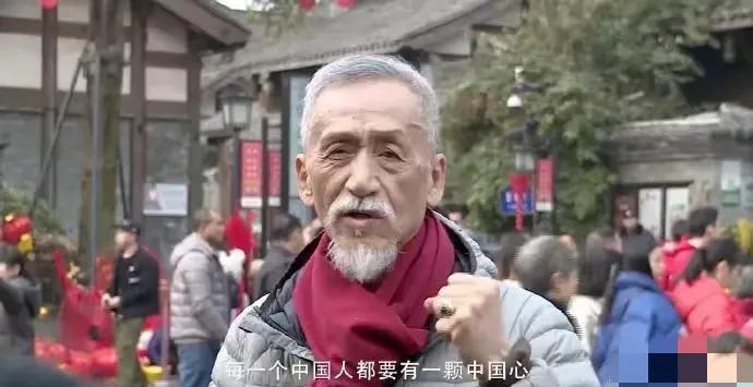 我堂哥在成都一个小区亲眼见过陈彼得他跟我说了个大实话说陈彼得根本不是电视看到