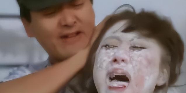 1987年，利智在拍摄时，被周润发一脚踹进玻璃渣里，后来在慈善演唱会上，周润发又