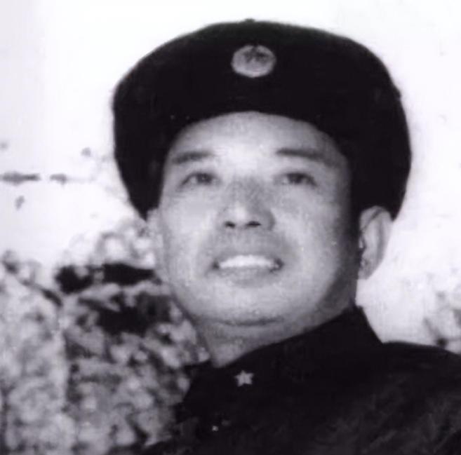 1982年，开国少将尤太忠视察部队，见一副团长好生眼熟，暗骂一句大事不好，立刻打