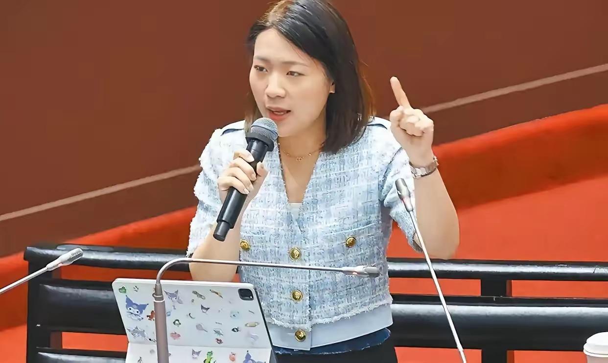 徐巧芯开记者会痛批民进党的军购案与苗博雅对战争的浪漫化！徐巧芯这次开记者会，