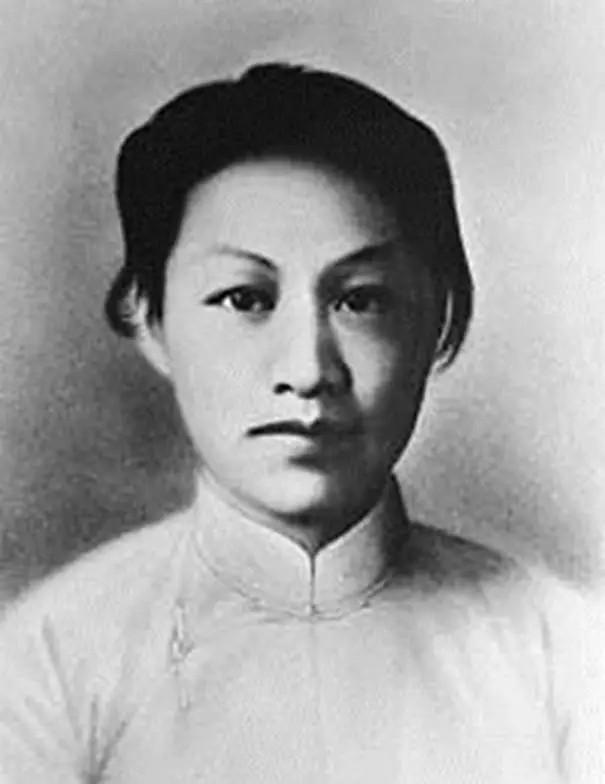 缅怀抗日战争中的巾帼英雄在那段浴血奋战的岁月里，咱们中国的女同胞们，也撑起了半