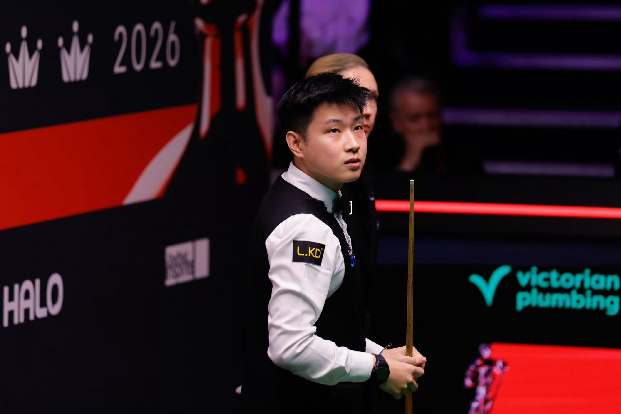 2026斯诺克世锦赛这场中国德比打得势均力敌丁俊晖在第21局一次关键的半台进攻