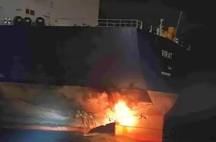 乌克兰破坏了规则！在中立水域攻击不载有军用货物的民用船只，这次乌克兰利用无人艇