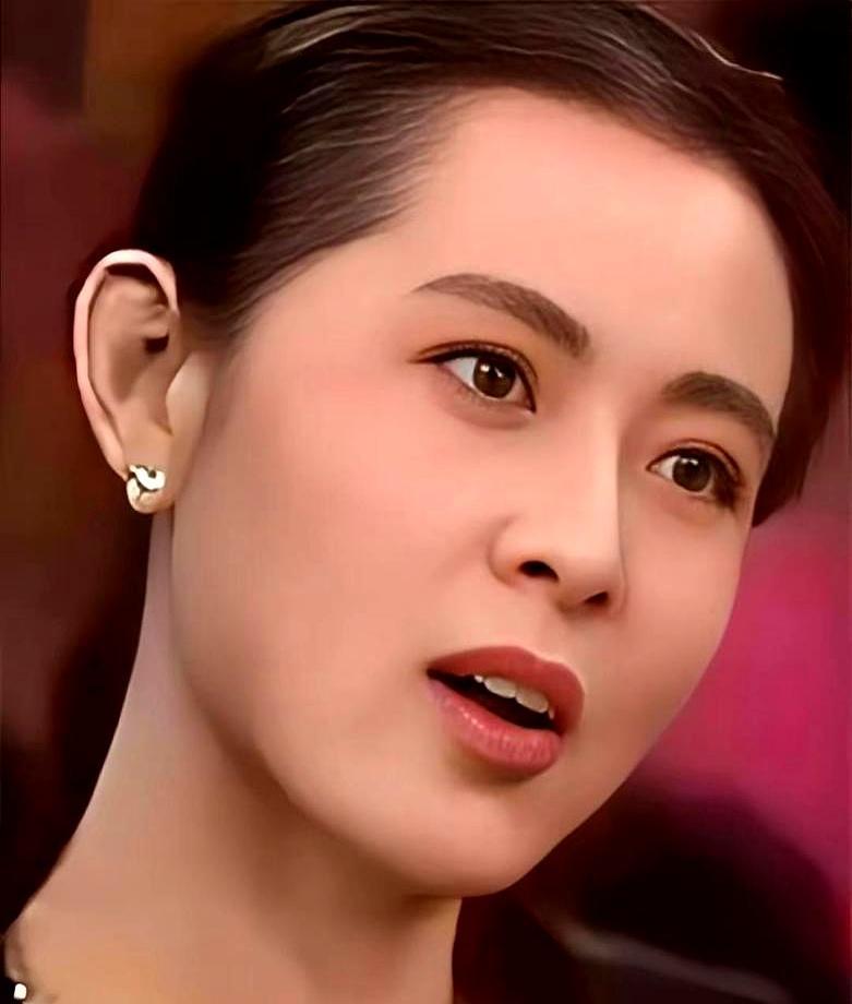 衰老不是从长皱纹开始的，而是从你失去对身体的控制权那刻算起。66岁的倪萍曾