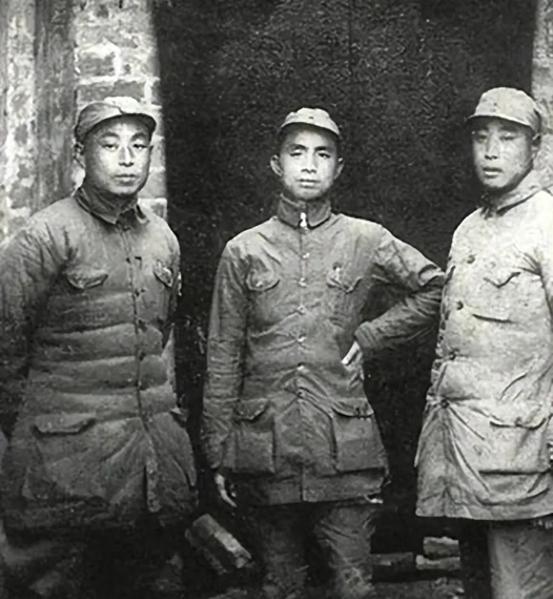 他当上师长不容易，老师长走后，让他代理，新师长来，又被让位“1947年初冬的清