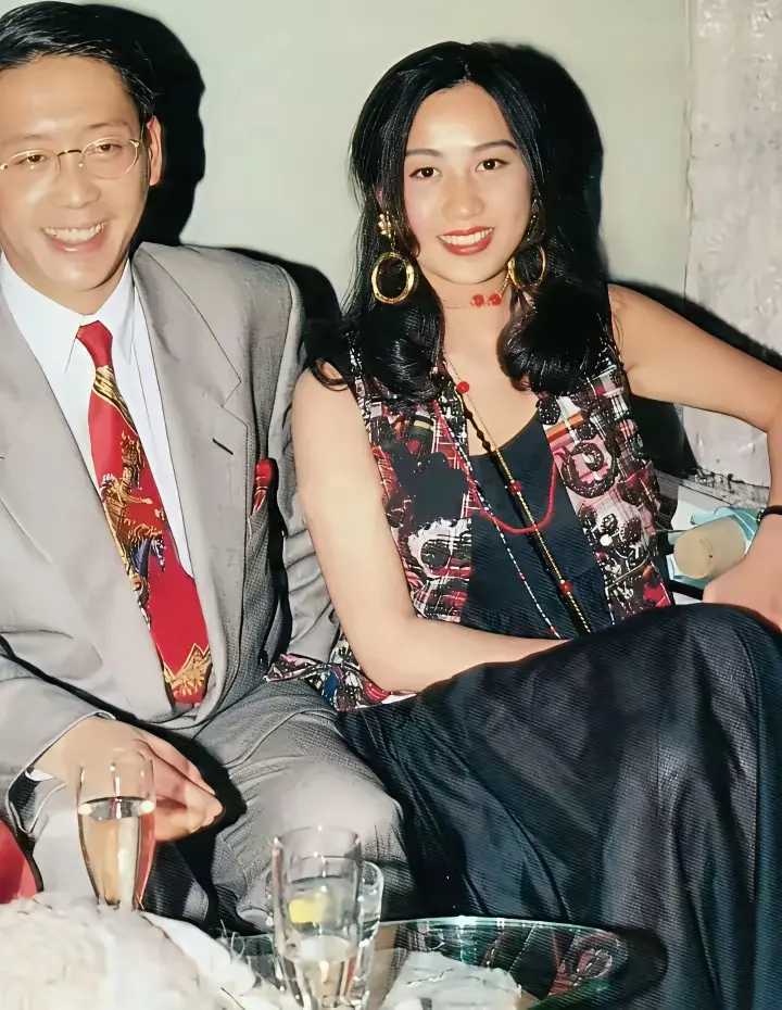 当年刘嘉玲与许晋亨热恋期的一张留影。​​​