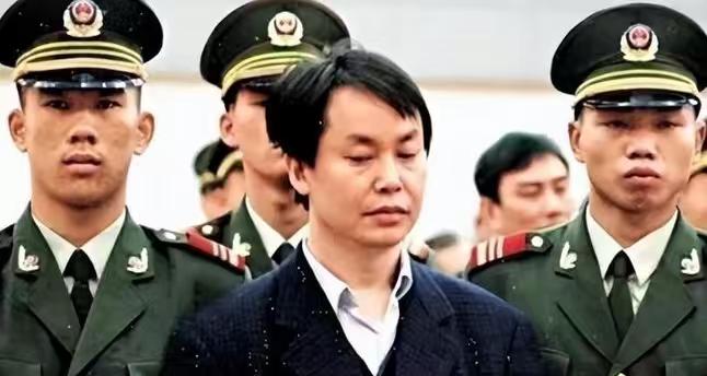 郑少东副部级，管经济犯罪侦查的。2005年上任时很多人叫他“少帅”，说他靠真本事