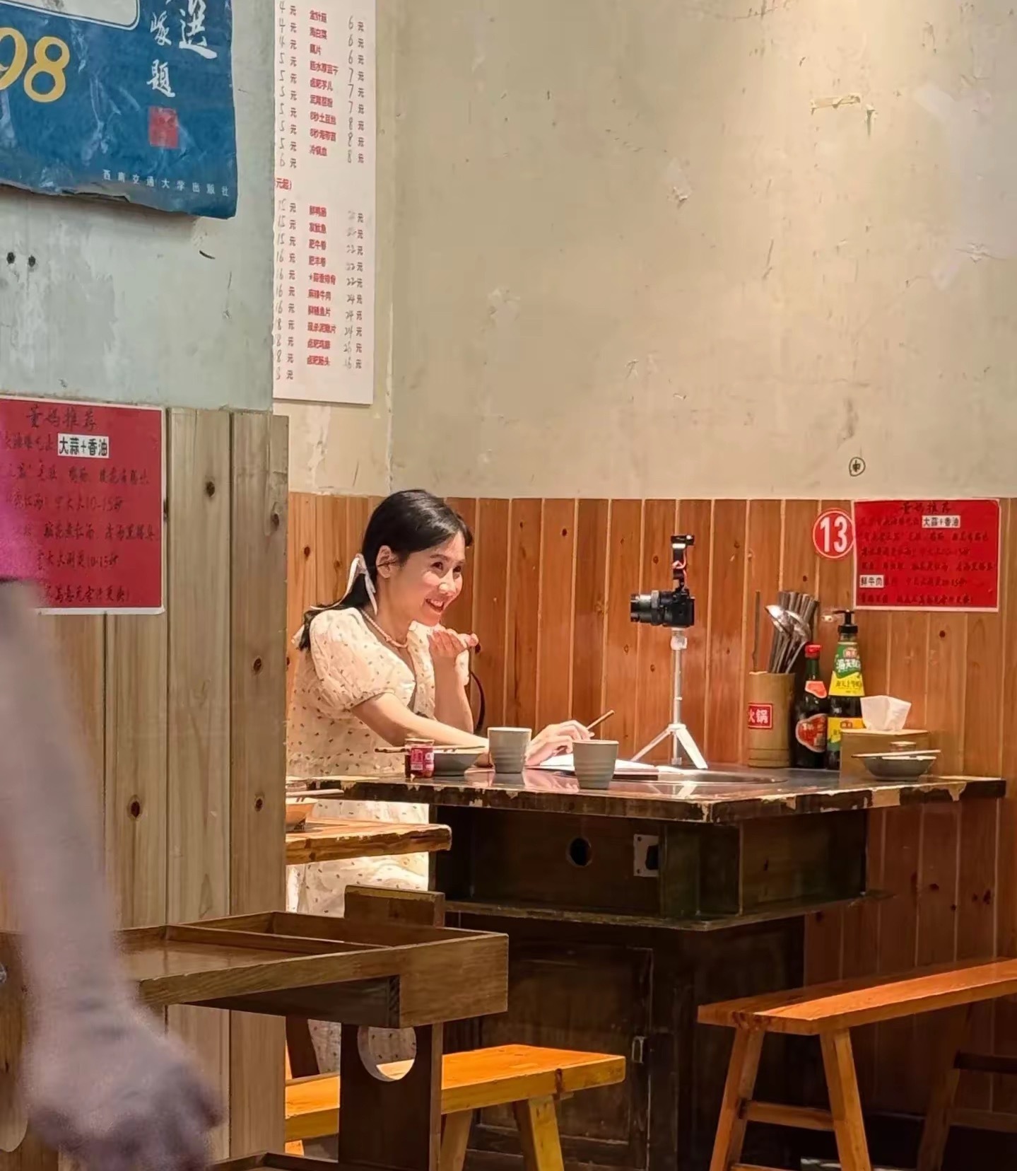 有网友在重庆遇见美食博主