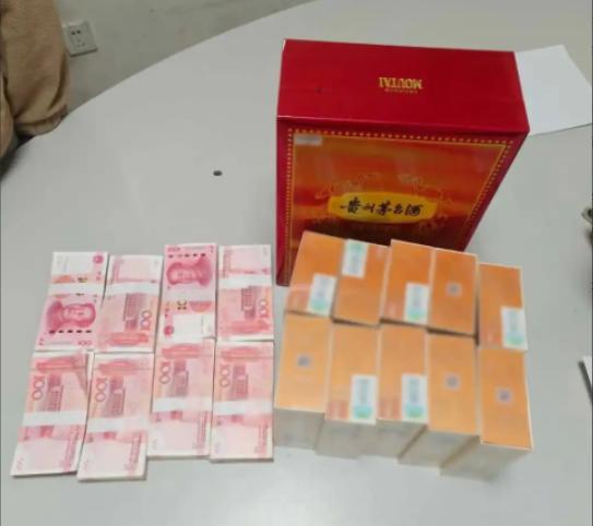 4月16日，浙江，14岁女孩一拆开快递，竟发现80000元现金，瞬间惊呆，以为快