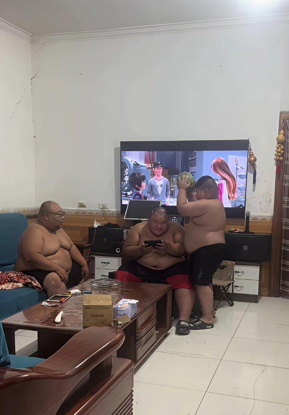 我的天啊，这基因也太强大了！我很好奇想看看这家的女主人！