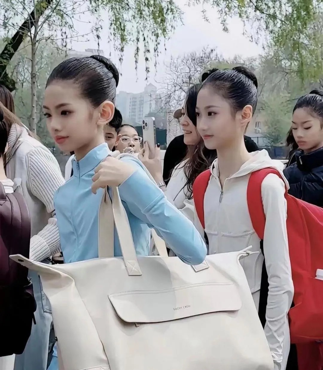 这两个小姑娘的颜值简直逆天了北戏招生