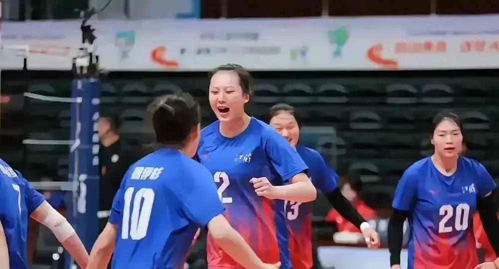 19岁首发，江苏女排赌命！魏伊杉今晚站主攻。吴梦洁膝盖积水，医生让歇一周，