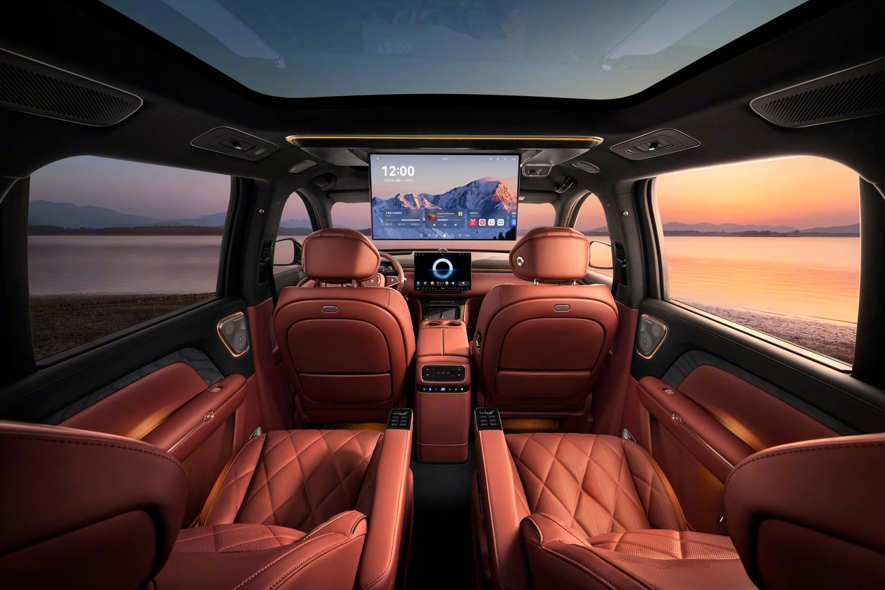 【豪华感直追迈巴赫！岚图泰山内饰公布】近日，岚图泰山内饰信息正式曝光，作为岚图