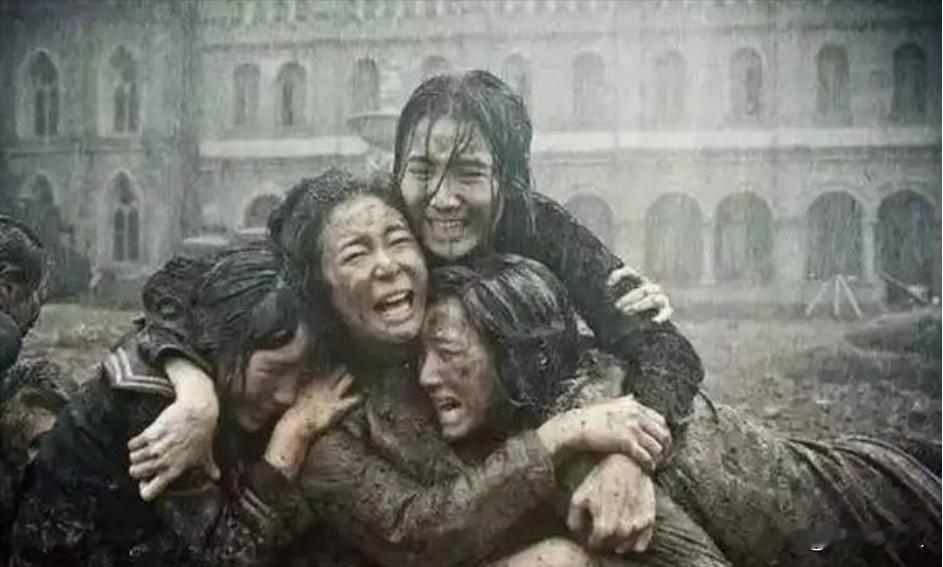 1994年，日本记者质问李连杰：“南京大屠杀死了30万人，你们一个个数的吗？”李