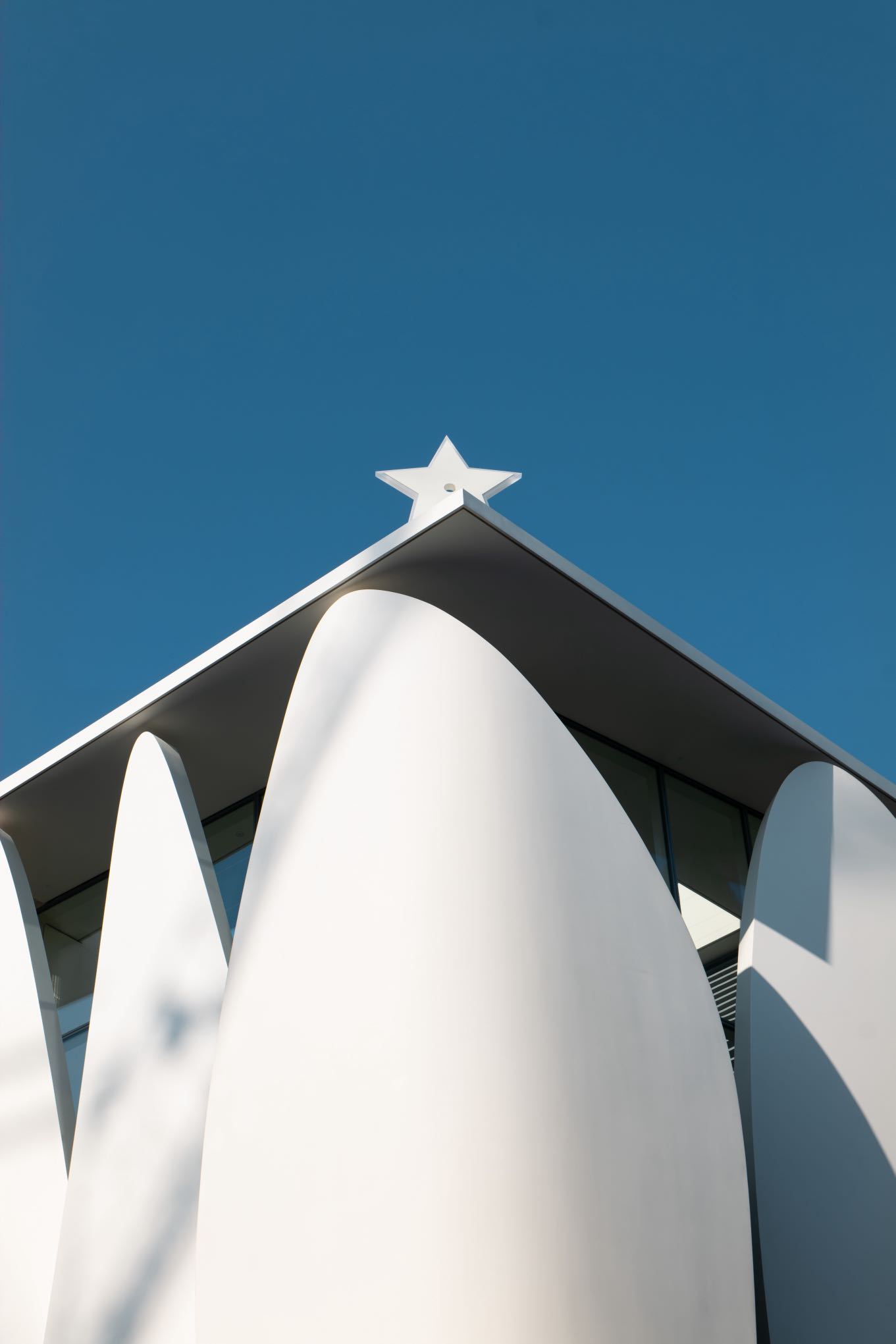 迪奥花瓣绽三里屯！全球最大旗舰店开启五层奢雅迷宫