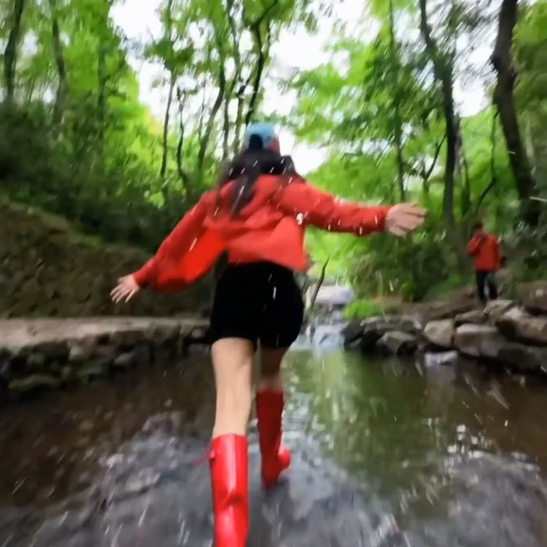 谁懂啊❗️昨天和姐妹们冲去水上乐园，从早玩到晚快乐直接拉满‼️🌊我们在浪池里